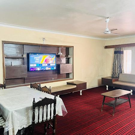 Cozy 4-Bedroom Rental Apartment With Free Parking Srinagar  Ngoại thất bức ảnh